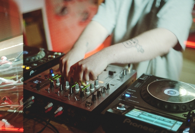 37 safensound, sneakerarber